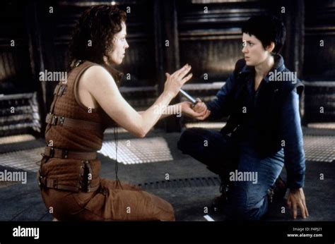 Sigourney Weaver And Winona Ryder Alien Resurrection 1997 Directed