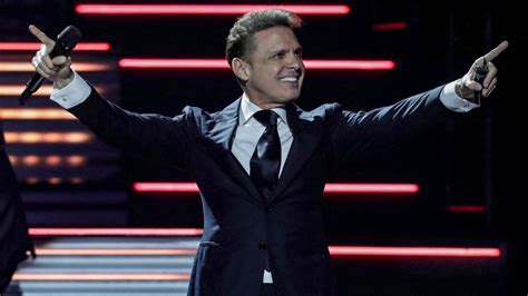 Luis Miguel Celebra Ser el Artista Más Taquillero del Mundo N