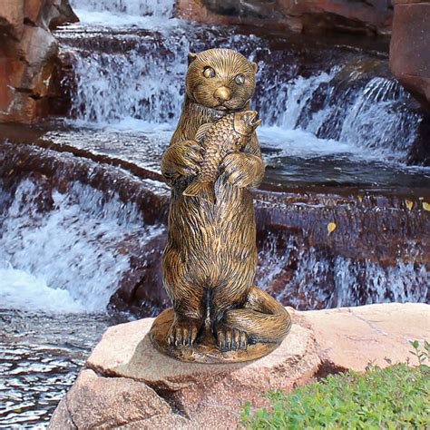 Standing Otter with Fish - Bronze Otter Garden Statue - Design Toscano