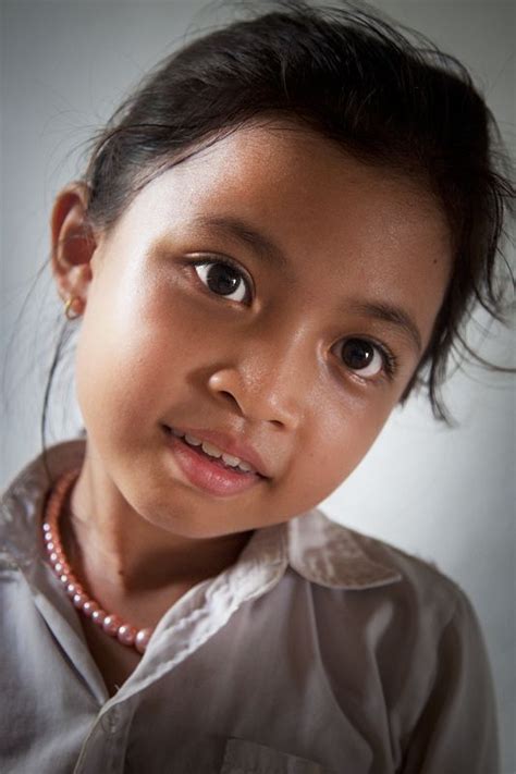 A Little Girl In Cambodia By Nagatta나같아 Very Busy Kids Portraits