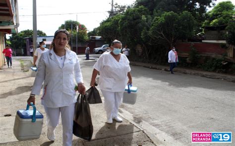 Familias Se Inmunizan Contra La Covid En El Barrio Carlos Marx