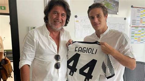 Tmw Juventus C La Firma Di Fagioli Le Foto Dopo Il Rinnovo Fino