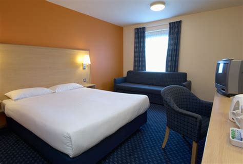 Travelodge Hotel - Leeds Bradford Airport | Save up to 40%