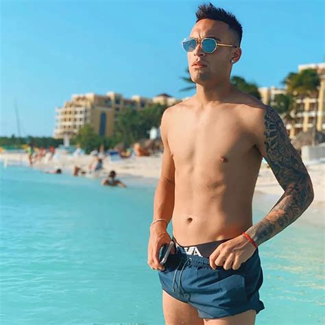 El álbum De Las Vacaciones De Lautaro Martínez Y Su Novia En Las Playas De Europa Infobae