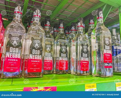 Comprar Oso Negro Premium Vodka En El Estante Del Supermercado México