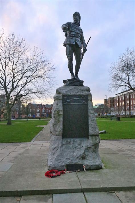 Warrington Queens Gardens War Memorial To South Lancashi Flickr