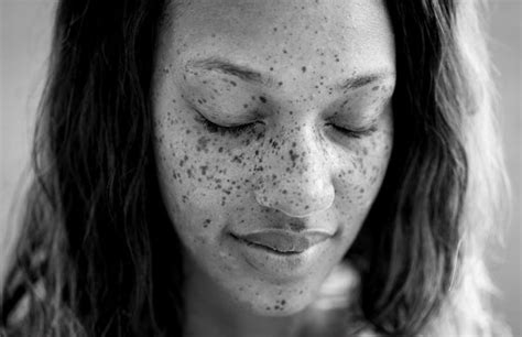 How To Do Henna Freckles Fauk Freckles Made Easy The Henna Guys