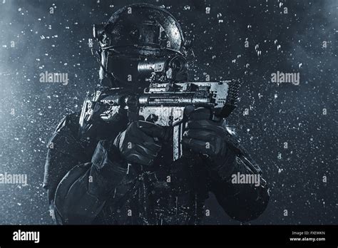 Spec Ops Police Officer Swat Stock Photo Alamy