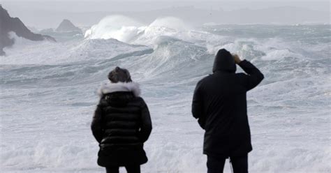 La semana empieza con predominio de cielos nubosos y lluvias débiles