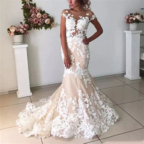 White Lace Nude Lining Illusion Neckline Wedding Gown VQ