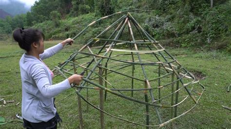 Living Off Grid Solo Bushcraft And Camping Alone In The Forest Make A Simple Shelter Straw