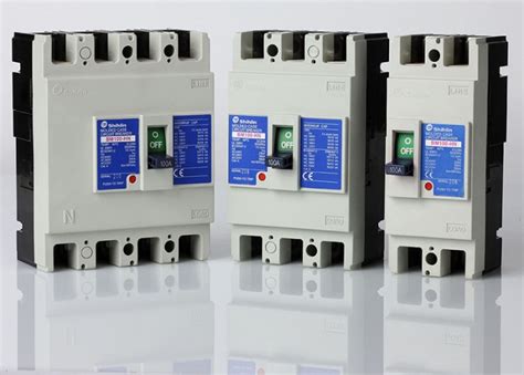 MCCB BM 630 SN 4P 500A 630A 35KA HOÀNG NGUYÊN Nhà thầu Xây Dựng Cơ