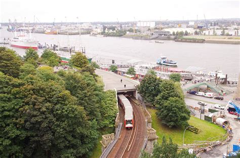 Der Bahnhof Landungsbrücken Hamburger S Bahn und U Bahn Fotos von der