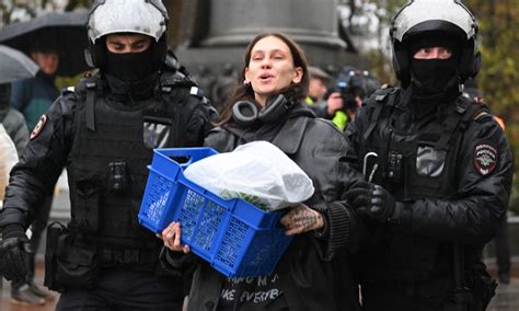 Oltre Arresti Per Le Proteste Contro La Mobilitazione Voluta Da Putin