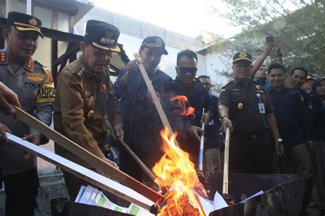 Kip Banda Aceh Musnahkan Surat Suara Rusak Dan Lebih