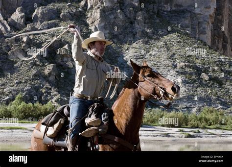 TOMMY LEE JONES THE THREE BURIALS OF MELQUIADES ESTRADA; LOS TRES Stock ...