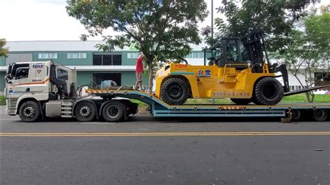 拖車重機械運輸tcm Fd250，鎮店之寶千萬新車tcm25噸推高機上車，推高機下車，daf Cf 43噸拖車超寬特殊板台運輸，裝貨櫃卸貨櫃，吊掛平台作業，工廠搬遷，機台搬運，機台運輸，台豐推