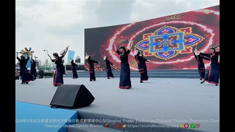 Reba Singing And Dancing At Chengdu Global Center