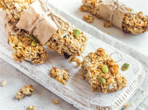 9 Homemade Snack Bar Recipes to Get You Through an Afternoon Crash ...