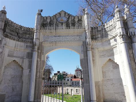 2022 4 3 iskenderpaşa 32b pertevniyal valide sultan camii avlu