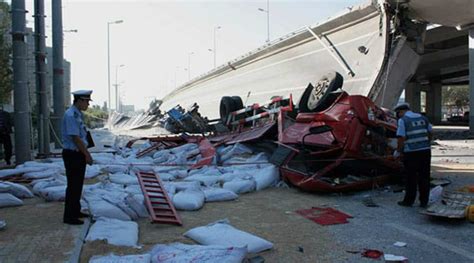 China Bridge Collapses, Three Dead, Two Injured (Watch Video) | 🌎 LatestLY