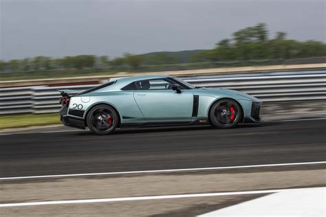 Vea Al Nissan Gt R 50 Italdesign En Su Hábitat Natural La Pista Fuel