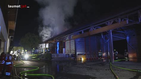 Neun Feuerwehren Bei Brand Einer Landwirtschaftlichen Maschinenhalle In