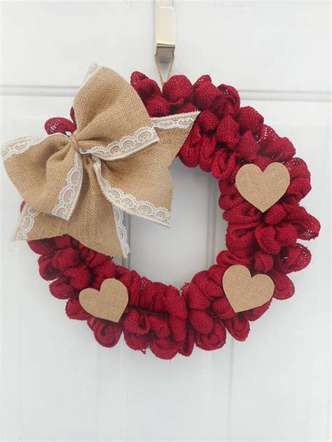 20 Sweet And Simple Valentine's Day Wreaths | HomeMydesign