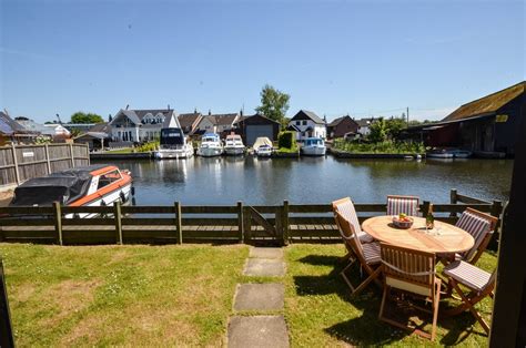 Norfolk Broads Holidays Largest Choice Of Riverside Holiday Cottages