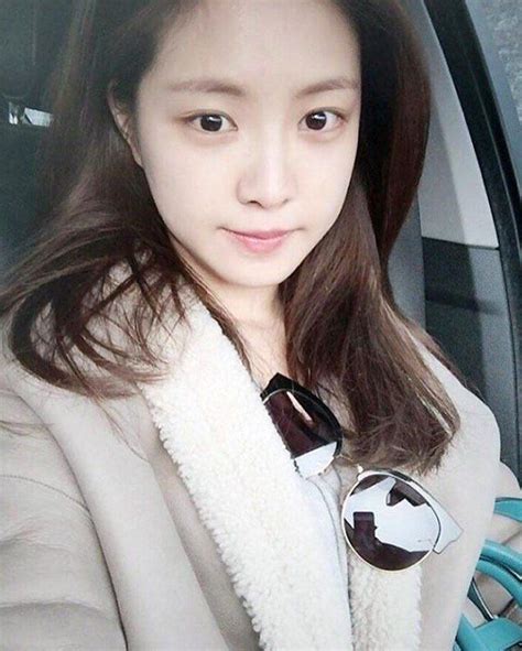 Female Kpop Idols Who Showed Off Their Bareface Confidently No