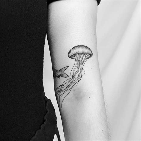 Details 74+ jellyfish tattoo simple super hot - in.coedo.com.vn