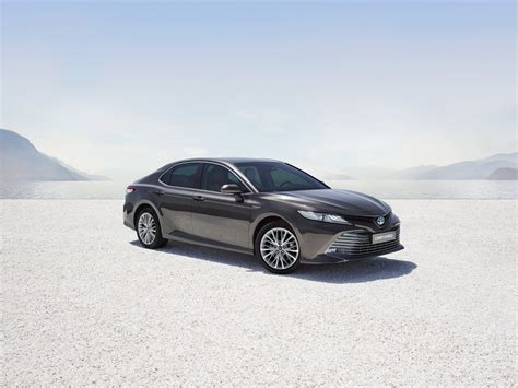 2020 Toyota Camry Hybrid Hits Uk Showrooms On April 1st Carscoops