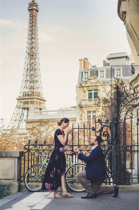 Eiffel Tower Proposal Photographer: Get Epic Engagement Photos!