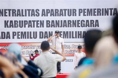 Pj Bupati Banjarnegara Pimpin Apel Netralitas Aparat Dan Tandatangani