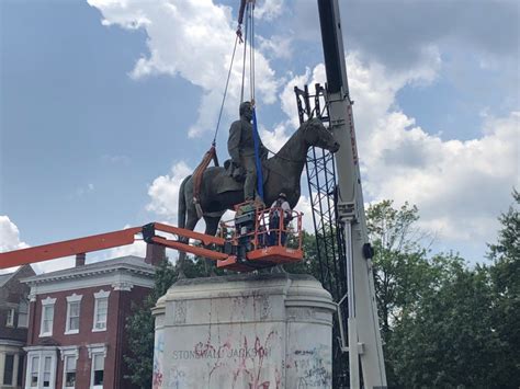 Watch After More Than 100 Years On Monument Ave The Stonewall Jackson Statue Has Been Removed