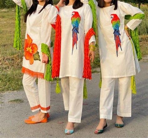 Beautiful Plain White Suit With Colourful Dupatta White Salwar Kameez