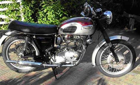 1967 Triumph Bonneville T120 Classic Motorcycle Pictures