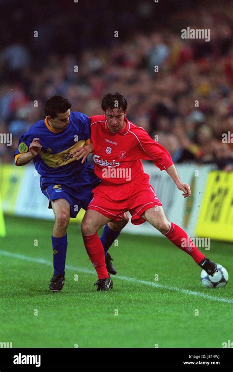 ROBBIE FOWLER CONTRA LIVERPOOL V DEPORTIVO ALAVES WESTFALEN STADION