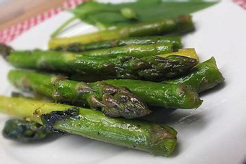 Gr Ner Spargel Mit Frischem B Rlauch Aus Der Pfanne Von Badegast Chefkoch