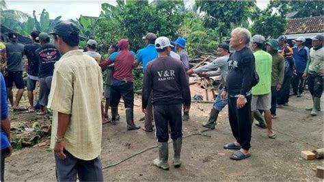 Herman Kuncir Anggota Dprd Oku Timur Bedah Rumah Warga Maju Lagi Caleg