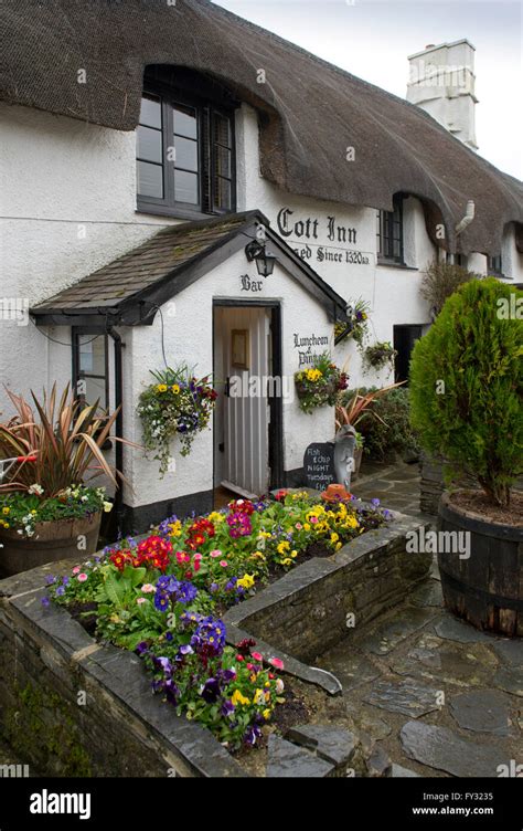 The Cott Inn, Dartington, Totnes, Devonshire Stock Photo - Alamy