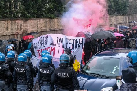 Scontri Al Corteo Per Ilaria Salis Fra Manifestanti E Polizia Cori E