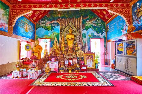 LAMHPUN TAILANDIA 8 DE MAYO DE 2019 El Altar De Viharn Phra Chao