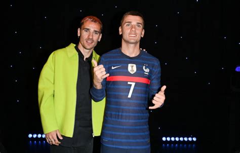 Photo Antoine Griezmann Et Son Double En Cire Inauguration De La