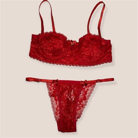 Conjunto de lingerie sexy em renda vermelha sutiã meia taça