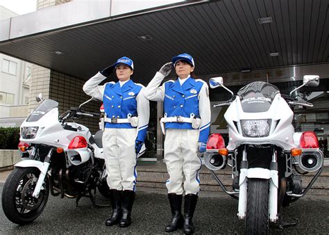 「イーハトーブウィングス」 県警女性白バイ隊愛称決まる 乗車服も披露【岩手】｜iwanichi Online 岩手日日新聞社