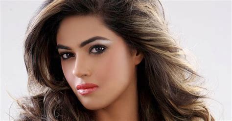 Meera Chopra Hot HD Wallpapers HIGH RESOLUTION PICTURES
