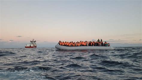 Migranti Sbarchi Nel Mediterraneo Ocean Viking Salva Profughi