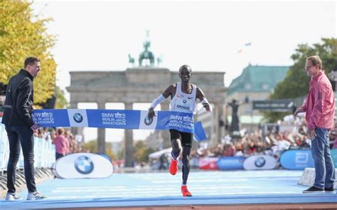 FOTOS Kipchoge nuevo récord mundial de maratón en Berlín el 16 de