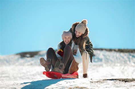 Familie Hat Spa Im Winter Kostenlose Foto